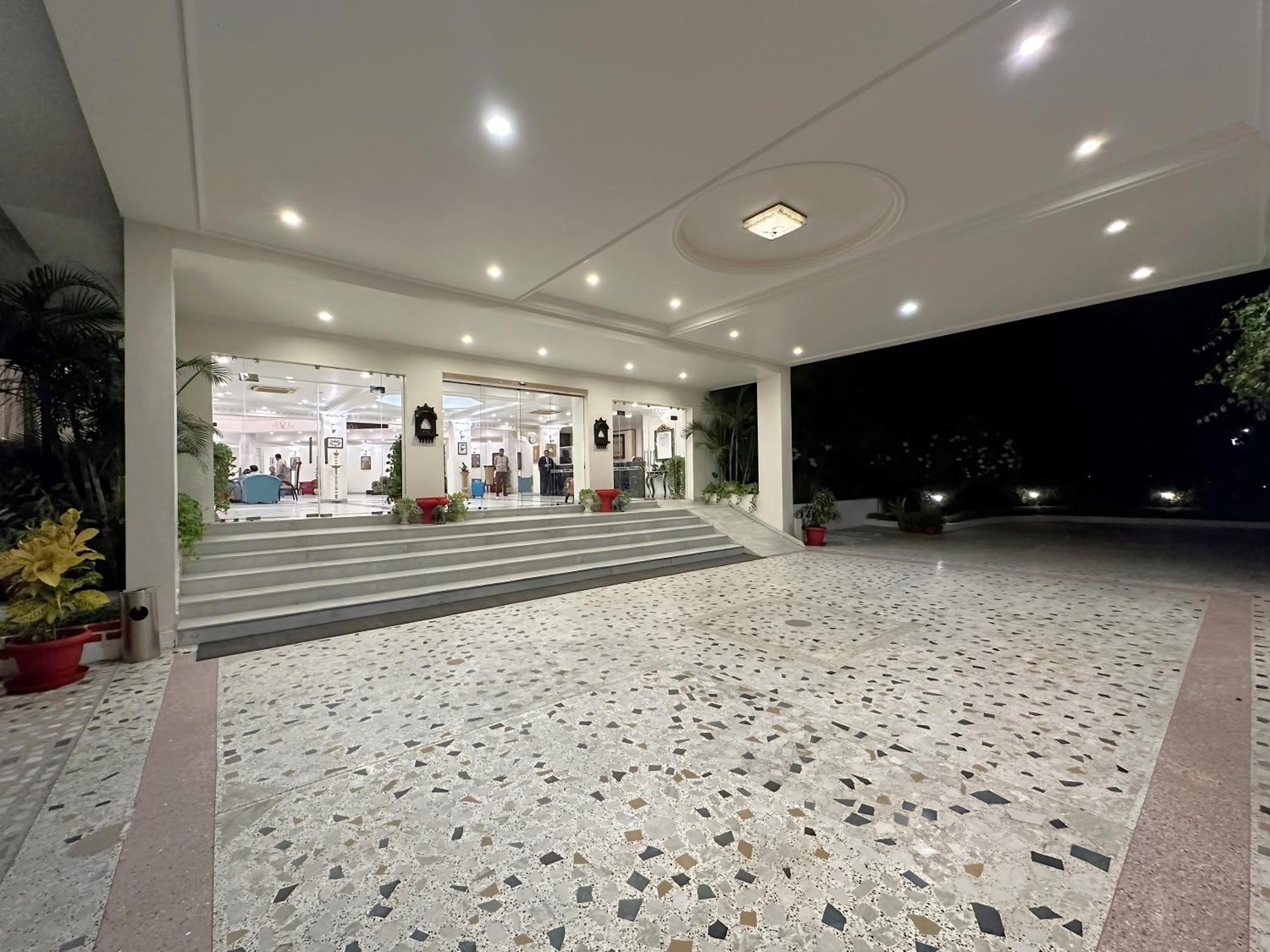 A S Hotels Khajurāho Exterior photo